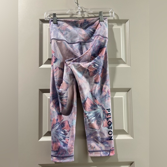 Peloton x WITH Digital Flower 2k Capri Leggings - Picture 3 of 3
